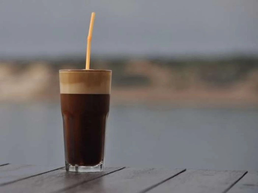 Η ανακάλυψη του φραπέ στη 22η ΔΕΘ – Ποιος έφτιαξε πρώτος το αγαπημένο ρόφημα των Ελλήνων